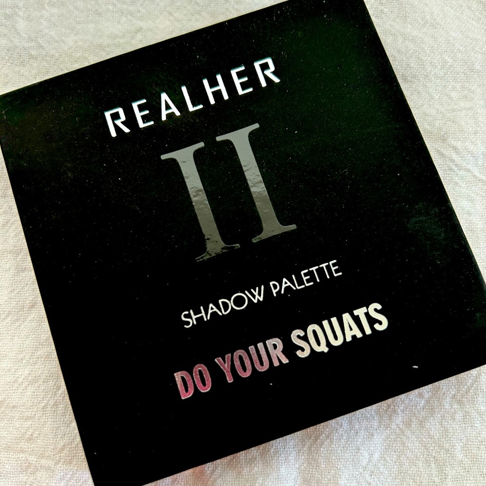 RealHer Play Book Shadow Palette
